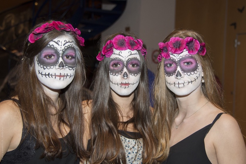 masked-ball-1176145_1280