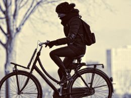 ママチャリ(自転車)に乗る人