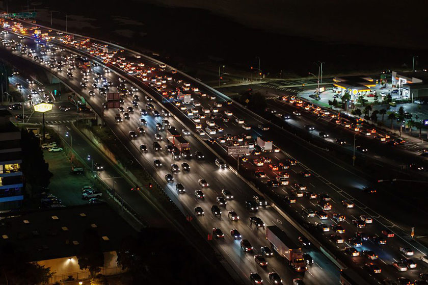 夜の交通渋滞