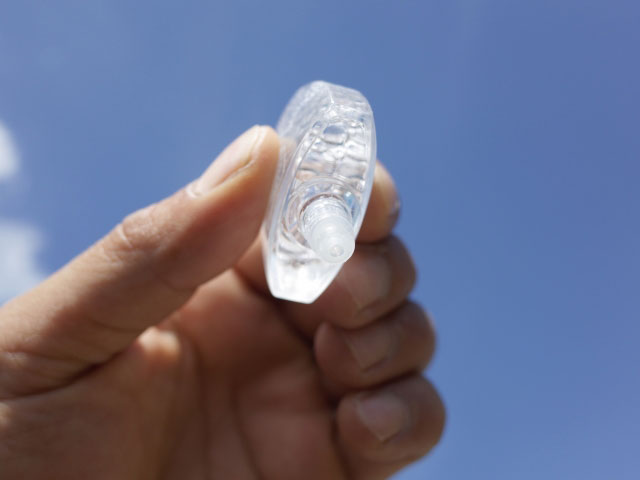 空の高いところから落ちてくる目薬