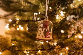 ベル型のクリスマスツリー飾り