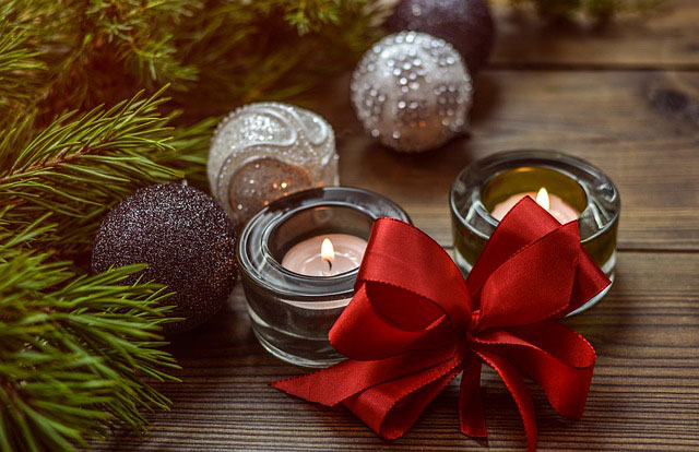 クリスマス飾りとキャンドル