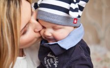 男の赤ちゃんとお母さん