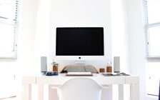 職場のデスクとiMac